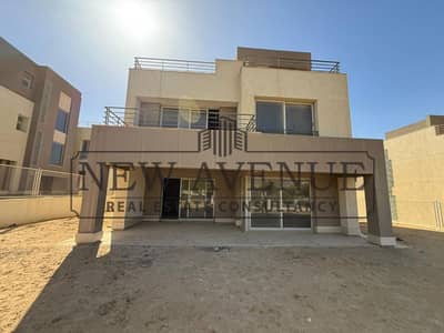 فيلا Standalone مساحة كبيرة في بالم هيلزpalm hills new Cairo  التجمع على افضل مساحة خضراء في المشروع بافضل سعر احمر