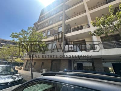 Phase Taj Sultan - Under market Price Fully finished very prime location overlooking swimming pool - next to the gym - For sale