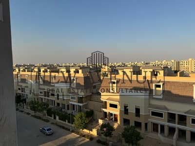 اقل من سعر السوق - استلام فوري - موقع مميز - اطلالة مزدوجة تطل علي الفيلل - علي طريق السويس مباشرة - بجوار مدينتي - دور متكررشقة للبيع سراي