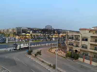 موقع مميز جدا فيو مفتوح - اطلالة مزدوجة - تطل لى مساحات خضراء - استلام فوري متشطب بالكامل شقة روف للبيع في البنفسج 7 فيلات - القاهرة الجديدة