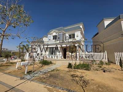 For sale in Mountain View 3 Standalone villa in a very prime location directly overlooking the lake and landscape