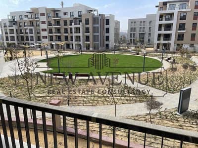 شقة موقع مميز بفيو مفتوح جاهزة الاستلام ٣ غرف نوم  ٤ حمامات  غرفة خادمة  بديستركت 5 بالقاهرة الجديدة