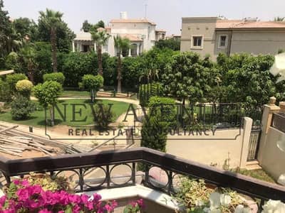 فيلا متشطبة بالكامل بحمام سباحة ٦ غرف نوم  ٧ حمامات بمساحة 660 متر و بيزمنت في التجمع الاول