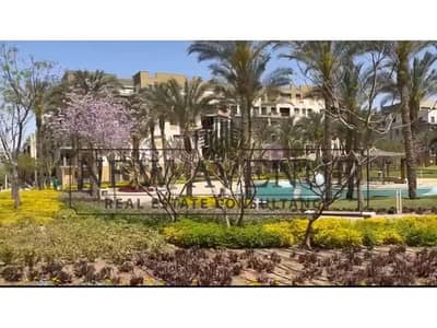 شقة ٣ غرف نوم  ٣ حمامات  غرفة خادمة  بموقع متميز مباشرة علي النادي في ايست تاون بالقاهرة الجديدة
