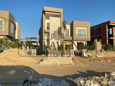 فيلا مستقلة جاهزة للاستلام في جراند هايتس Grand heights بمساحة أرض 627 متر مربع، موقع مميز بالقرب من محور 26 يوليو فرصة نادرة