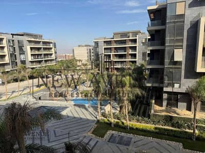 Ground floor Apartment 210m with a garden in patio oro, directly overlooking the lake.