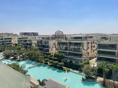 شقة تشطيب راقى بافضل الخامات و باقل من سعر السوق لسرعة البيع  غرفتين نوم  2 حمام  الطابق الأول  مفروشة بالكامل في ليك فيو رزيدنس بالقاهرة الجديدة