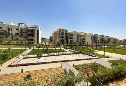 شقة استثمارية مكونة من غرفة نوم واحدة مع حديقة تشطيب كامل في فيفث سكوير، معروضة للبيع بإطلالة رائعة.