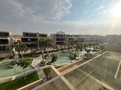 سكاى ڤيلا للبيع فى موقع مميز بمساحة كبيرة تطل على مسطحات مائية جاهزة للسكن بحمام سباحة خاص