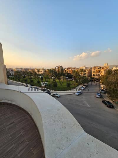 Roof apartment in fully finished with furniture and appliances with perfect view open wide garden  El Shouifat, New Cairo