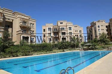 شقة أرضي بحديقة للبيع في قطامية بلازا Katameya plaza 3 غرف نوم 3 حمامات تشطيب كامل، مساحة 230 م حديقة 90 م، بجاردن وجراج.