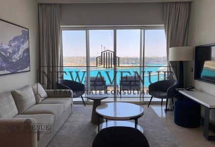 شقة فندقية فاخرة للبيع في مراسي Marassi  فيو كامل علي بحر و متشطبة كامل خدمة طعام في الغرفة خدمة غرف فندقية على مدار الساعة