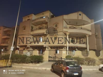 شقة متشطبة بالمطبخ و التكيفات قريبة من الخدمات موقع مميز استلام فوري فى الياسمين 1 EL yasmeen  التجمع الخامس