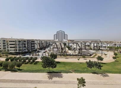 تاچ سلطان شقة للبيع ٣ غرف منهم 1 مستر لوكيشن مميز مش متشطبه  علي لاندسكيب قريبة من الخدامات اقل من سعر الماركت