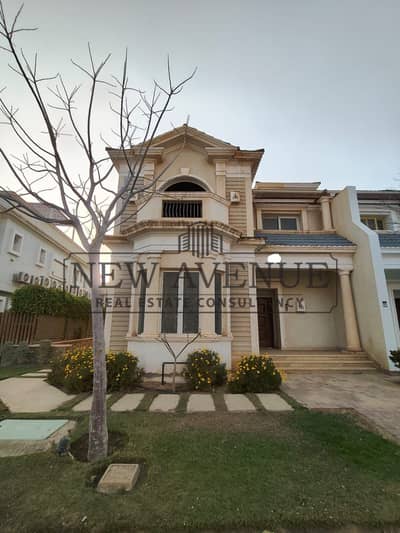 تم تنزيل السعر توين هاوس 3 ادوار أرضى وأول وثانى للبيع فى ماونتن فيو هايد بارك  Mountain View Hyde Park موقع مميز