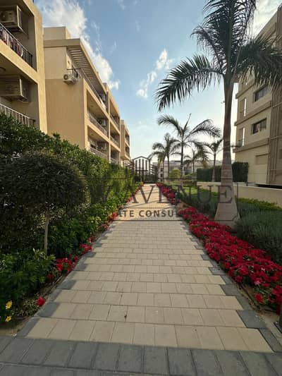 شقة ارضي بجاردن للبيع في كمبوند فيفث سكوير المراسم | fifth square marasem متشطبه بالكامل موقع مميز