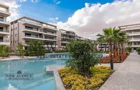 شقة بأقل مقدم و احسن لوكيشن فى كمبوند لاك ڤيو Lakeview residence 2 موقع متميز فيو مباشر على البحيرة