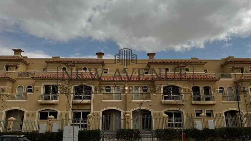 استلام فورى تاون هاوس كورنر للبيع في لا فيستا سيتي  La vista city فى موقع متميز بحري تصميم كلاسيكي