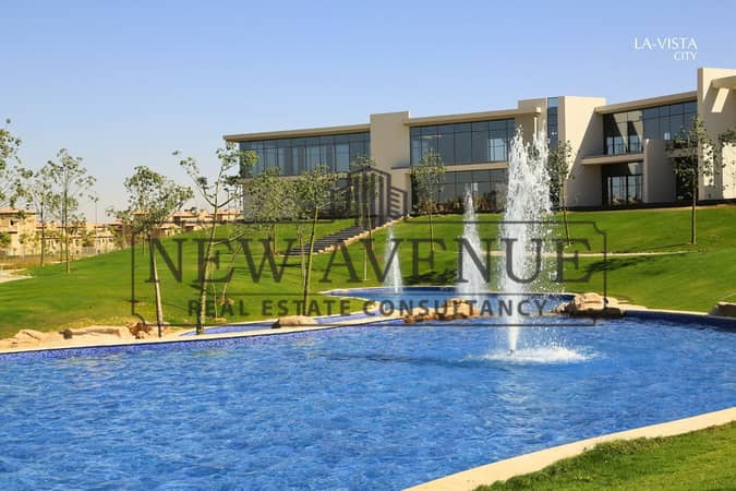 استلام فورى تاون هاوس كورنر للبيع في لا فيستا سيتي  La vista city فى موقع متميز بحري تصميم كلاسيكي
