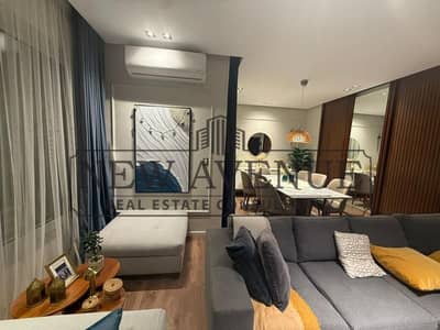 فرصة استثمارشقة طابق أول تشطيب سوبر لوكس  فى كمبوند  فيليدج جيت بالم هيلز village gate  بسعر مميز.