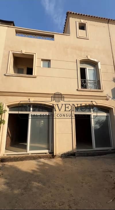 اقل سعر فى السوق تاون هاوس ميدل للبيع فى  كمبوند فيلينو  Villino compound  فى فيو متميز على الاستلام الفورى
