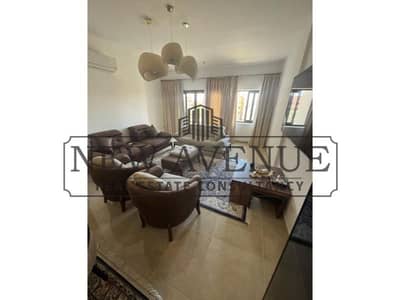شقة للبيع في كمبوند المراسم Fifth Square Al Marasem  تشطيب كامل ومفروش اول استخدام  موقف سيارات