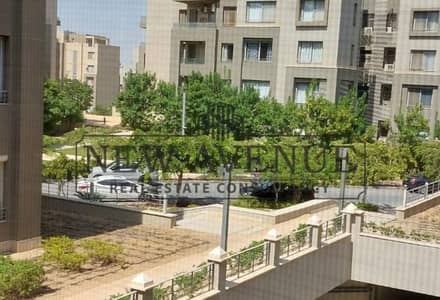شقه للبيع في بالم هيلز فيليدج جيت Palm hills Village gate فى موقع متميز متشطبه فيومفتوح  بحري تشطيب كامل جاهزة على الاستلام الفورى