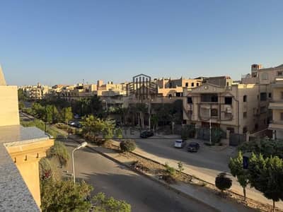 اقل من سعر السوق بنتهاوس للبيع في جنوب الأكاديمية، القاهرة الجديدة متشطبة الترا سوبر لوكس  فيو مفتوح