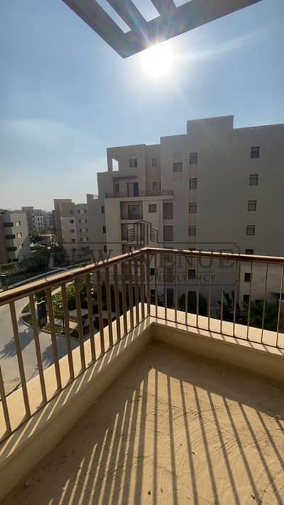 In District 5 apartment 3 bedrooms prime loction with special price