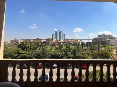 شقة متشطيب كامل للبيع فى البنفسج فيلات التجمع الخامس banafseg 6 villas New Cairo  فى موقع متميز فيوعلى حديقه بحري جاهزة على الاستلام الفورى