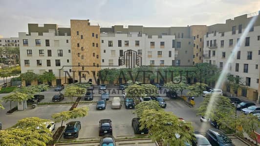 احسن سعر شقة للبيع فى إيست تاون سوديك القاهرة الجديدة  Eastown Sodic New Cairo فيو على منطقتين مفتوحتين تشطيب كامل مع ٦ تكيفات ٦ الشاترز