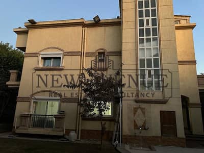 فيلا مستقله في مدينه الرحاب ٣٢٠ متر مساحه المباني ٤ غرف بها حمام سباحه تشطيب سوبر لوكس موقع مميز