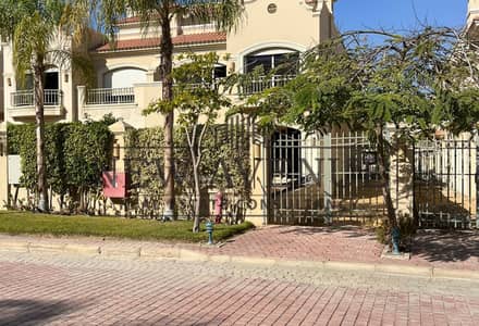 اقل من سعر السوق فيلا تاون هاوس  كواترو للبيع فى باتيو الشروق PATIO 5 EAST  موقع متميزو خصوصية عالية جاهزة على الاستلام فورى