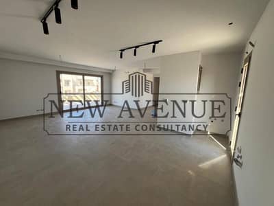 بنتهاوس للبيع في هاسيندا ويست Hacinda west مساحة ١٧٨ مترًا  ٣ حمامات رووف ٢٣ مترًا  إطلالة على المسبح  تاريخ التسليم ٢٠٢٦