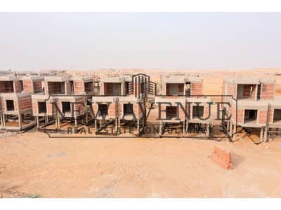 Signature villa direct on lagoon with best price for sale in steight, ready to move, bua 390m with 4 bedrooms and 5 bathrooms, with installments