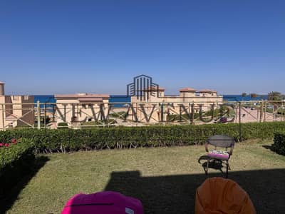 شاليه ارضي مع حديقه صف تاني علي البحر استلام فوري La Vista Gardens  لافيستا جاردنز السخنة تشطيب كامل بالمطبخ موقع مميز مباشرة على البحر