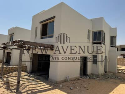 للبيع فيلا في هاسيندا ويست ثالث صف من البحر - رؤية واضحة للبحر مباشرة - تحت سعر السوق