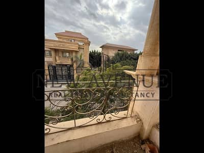 فيلا مستقلة جاهزة للسكن للبيع في القاهرة الجديدة، أرضي دور أول روف، المساحة المبنية 400، 4 غرف نوم، 5 حمامات