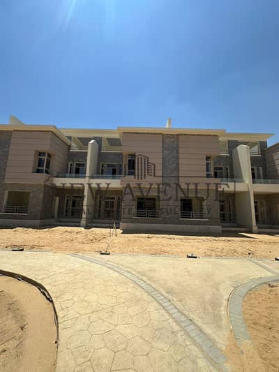Townhouse Middle Very prime location  overlooking water features Ready To Move  in La Fountain Park, New Cairo