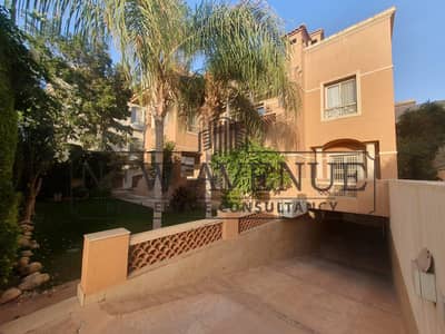 A luxurious villa in a prime location at New Cairo Ganoob El Academya fully finished super lux ready to move biggest built up area