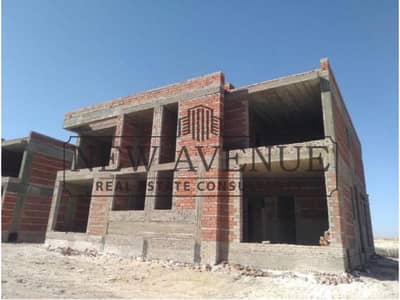 شاليه فاخر صف أول من البحيرة  جاهز للتسليم خلال عام في أزها نورث Azha North  بتشطيبات كاملة وتكييف ومطبخ  بمساحة مبنية 289 مترًا