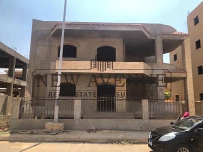 Independent Villa in Shorouk City Second District - Behind the French University, bua 310m, roof, open space