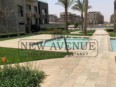 شقة للبيع في موقع متميز في تريو جاردنز، جاهزة للسكن ، مساحة البناء ١٩٠ متر مربع، ٣ غرف نوم، ٥ حمامات