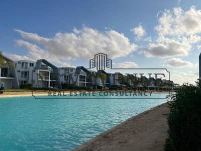 تاون هاوس للبيع في فوكا بايFouka Bay  صف أول على البحيرة مساحة مباني 145 متر مربع 3 غرف نوم 3 حمامات تشطيب كامل