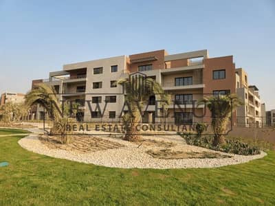 شقة جاهزة للسكن للبيع في ديستركت District 5 نصف تشطيب مطلة على النادي مساحة مباني 179 مترًا مربعًا 3 غرف نوم 3 حمام