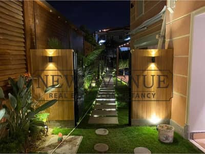 فيلا بتشطيبات  فاخرة للغاية ومفروشة بالكامل  إميرالد بارك Emerald Park  مساحة البناء 590 متر مربع مسبح خاص غرفة خادمة
