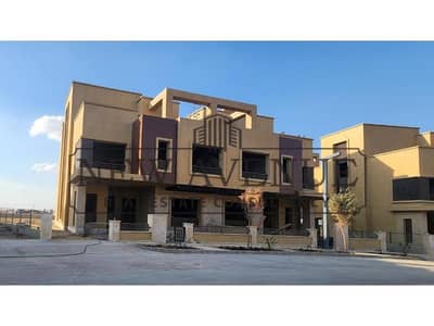 للبيع 2 توين هاوس متصلين من أكبر الأنواع مساحة 340 مترًا مربعًا في كينج رينج نيو جيزة king Range New Giza موقع مميز 6 أكتوبر