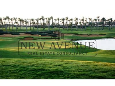 فيلا مستقلة مطلة على الجولف للبيع في قطامية ديونز مساحة البناء ١٣٠٠ متر٧ غرف نوم٧ حمامات بدون تشطيب