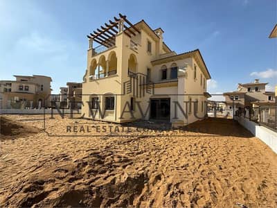 فيلا مستقلة كورنر نصف تشطيب في سيتي جيت أوبالCity Gate Opal 4 غرف نوم (2 ماستر)6 حمامات ريسبشن كبير صالة معيشة
