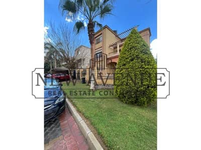 فيلا مستقلة نص فمفروشة بتشطيب كامل للإيجار في قطامية ريزيدنس القاهرة الجديدة  Kattameya Residence New Cairo مساحة البناء 500 متر . 6 غرف و 10 حمامات